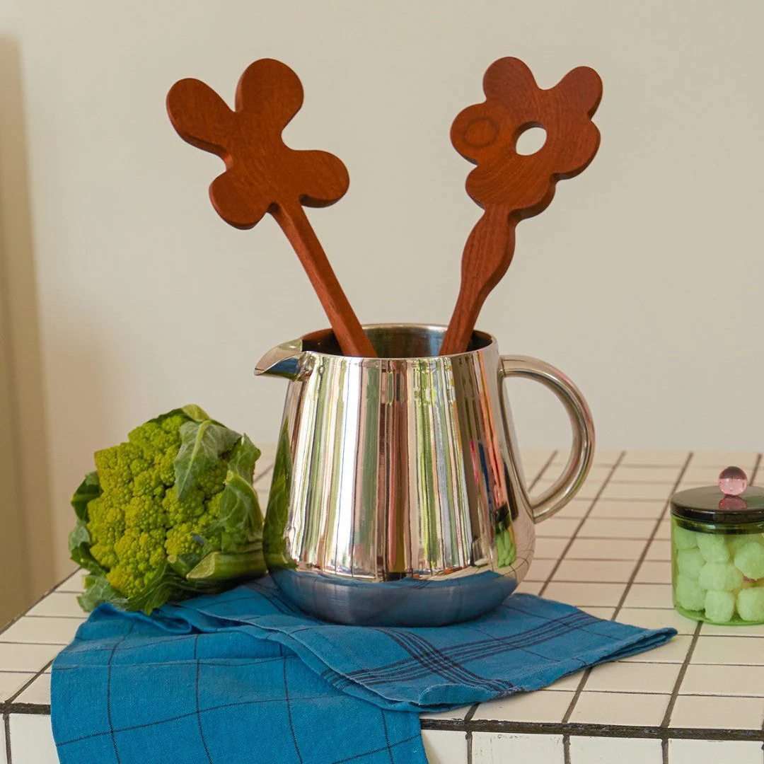 Serving Friends - Large Flowers - Image 3