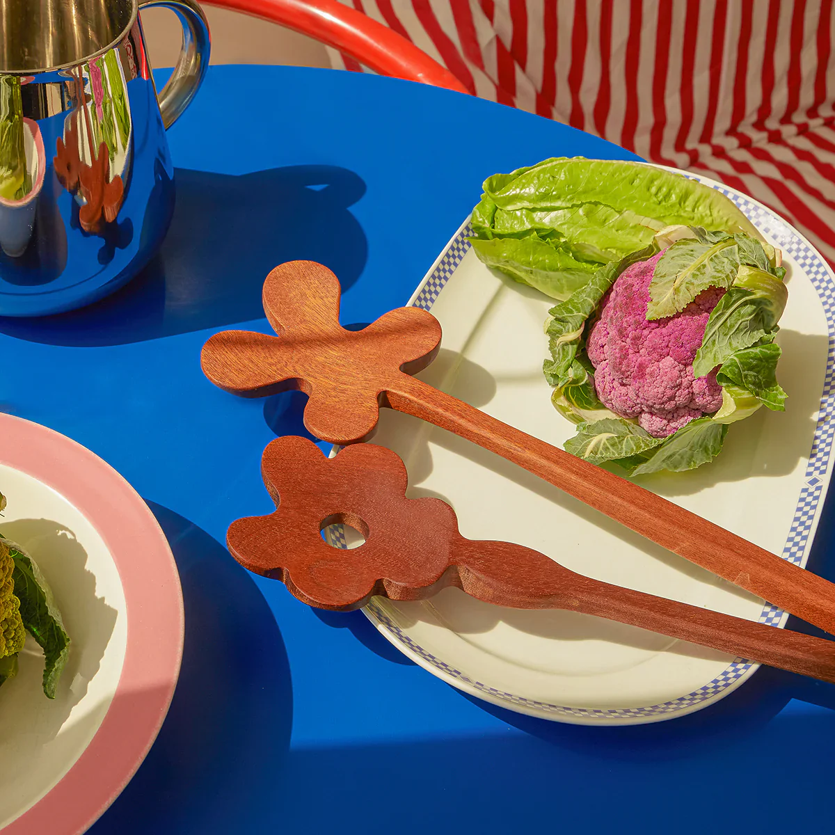 Serving Friends - Large Flowers - Image 4